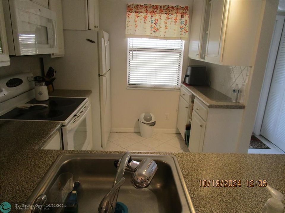 For Sale: $169,000 (2 beds, 2 baths, 810 Square Feet)