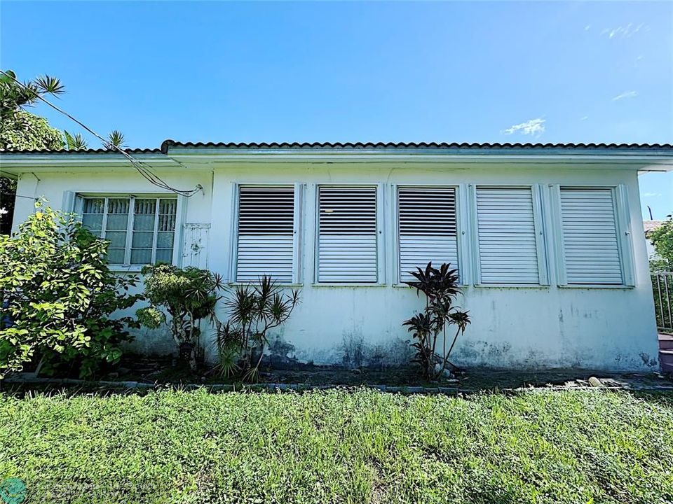 For Sale: $999,000 (3 beds, 2 baths, 1351 Square Feet)