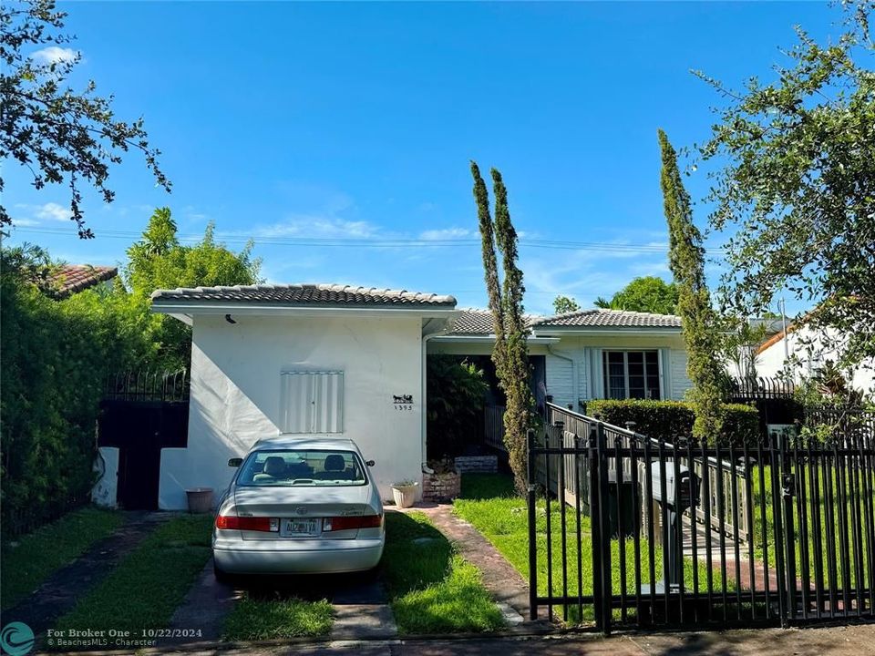 En Venta: $999,000 (3 camas, 2 baños, 1351 Pies cuadrados)