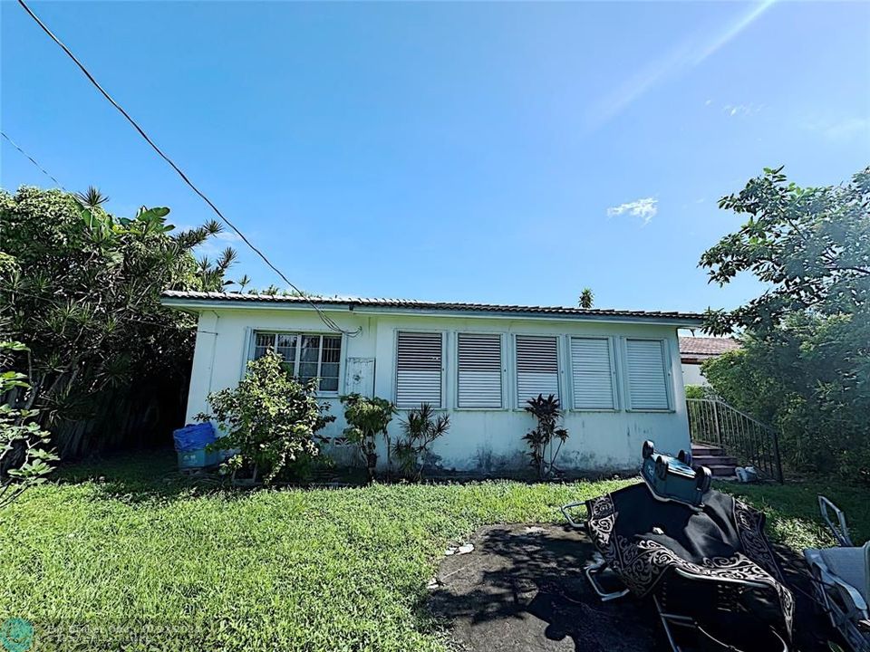 For Sale: $999,000 (3 beds, 2 baths, 1351 Square Feet)