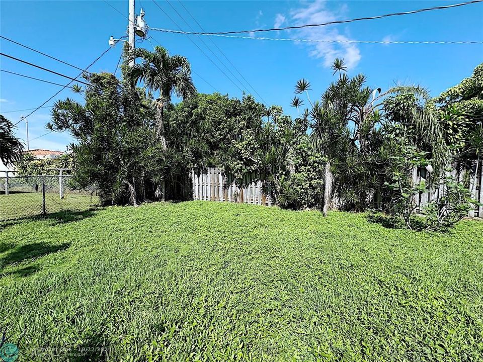 For Sale: $999,000 (3 beds, 2 baths, 1351 Square Feet)