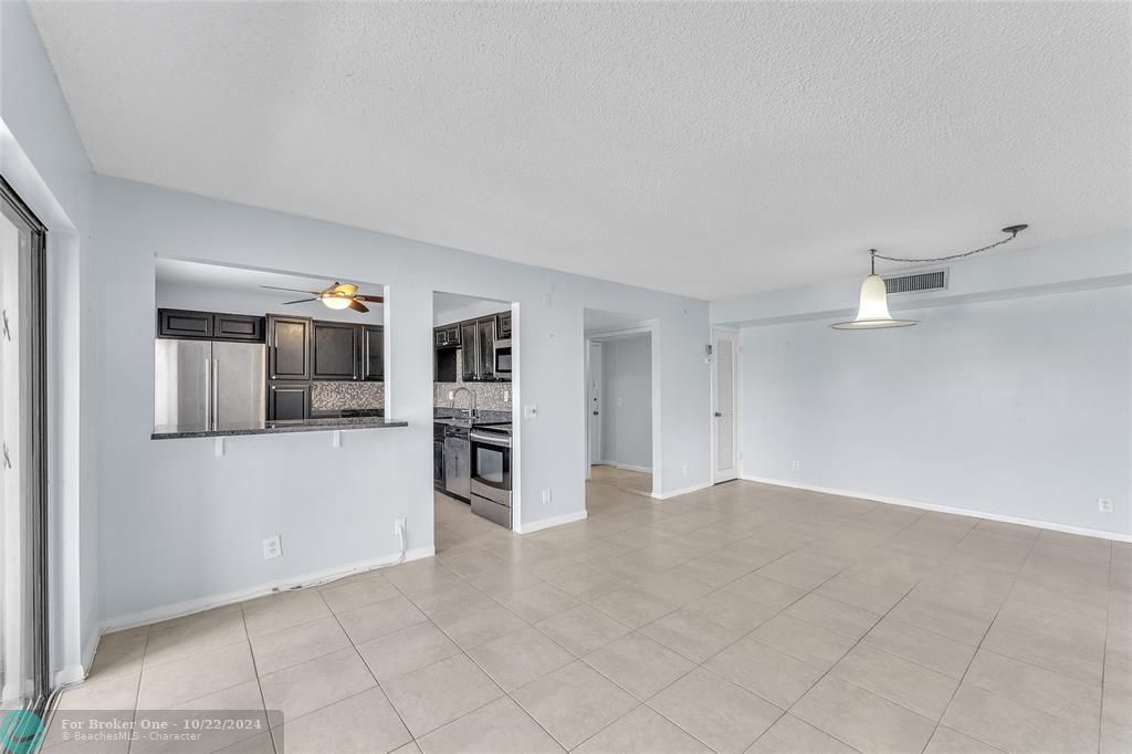 For Sale: $130,000 (1 beds, 1 baths, 795 Square Feet)