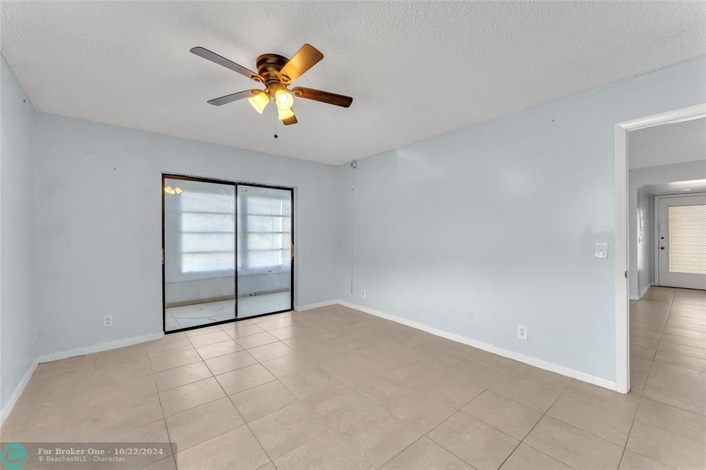 For Sale: $130,000 (1 beds, 1 baths, 795 Square Feet)