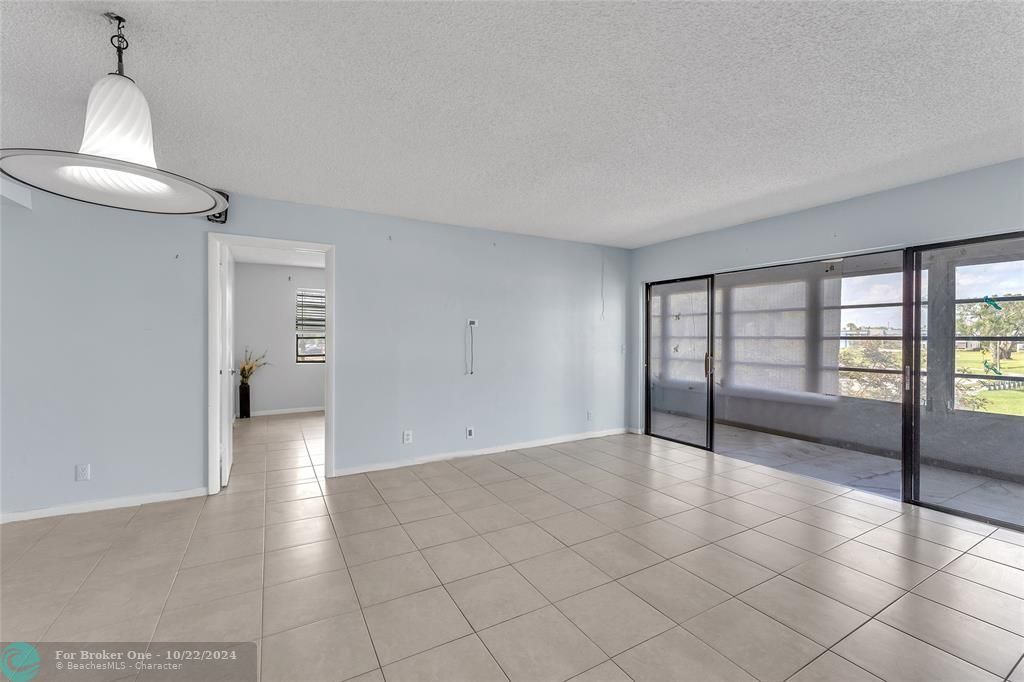 For Sale: $130,000 (1 beds, 1 baths, 795 Square Feet)