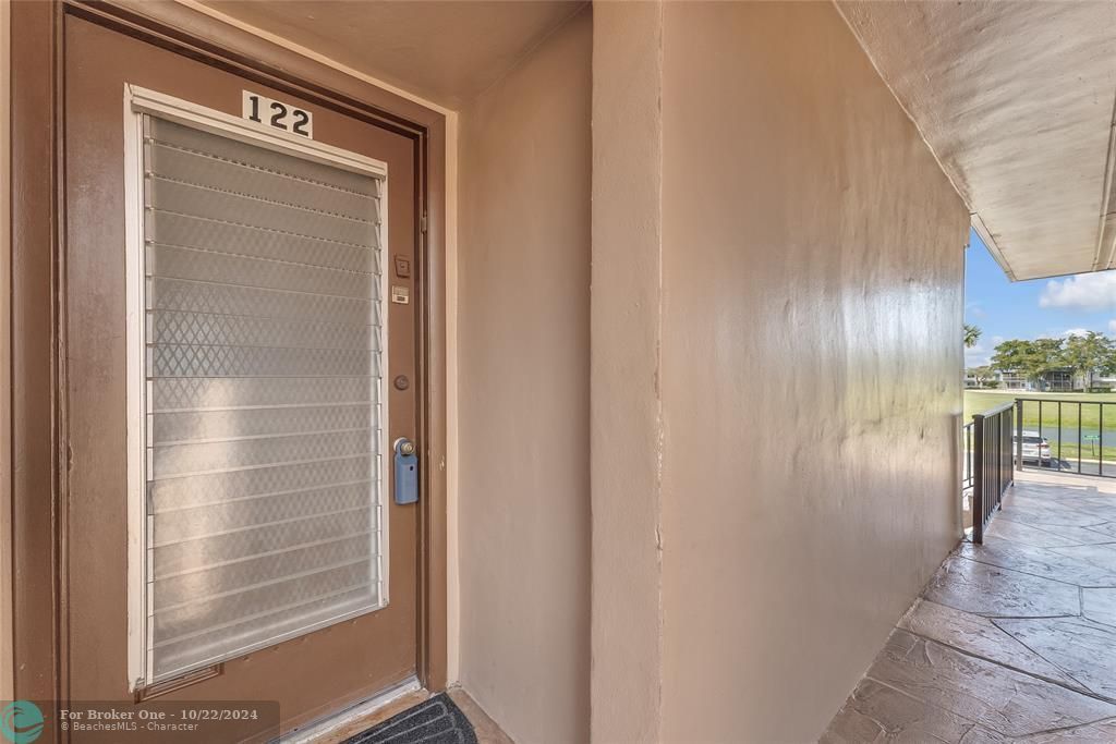 For Sale: $130,000 (1 beds, 1 baths, 795 Square Feet)