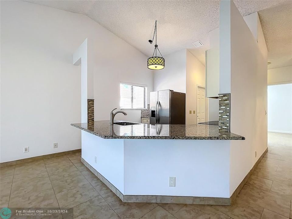 For Sale: $248,990 (2 beds, 2 baths, 996 Square Feet)