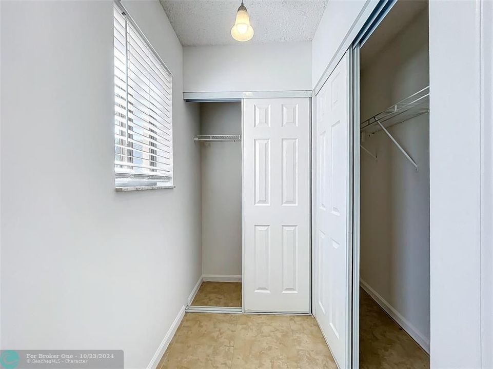 For Sale: $248,990 (2 beds, 2 baths, 996 Square Feet)