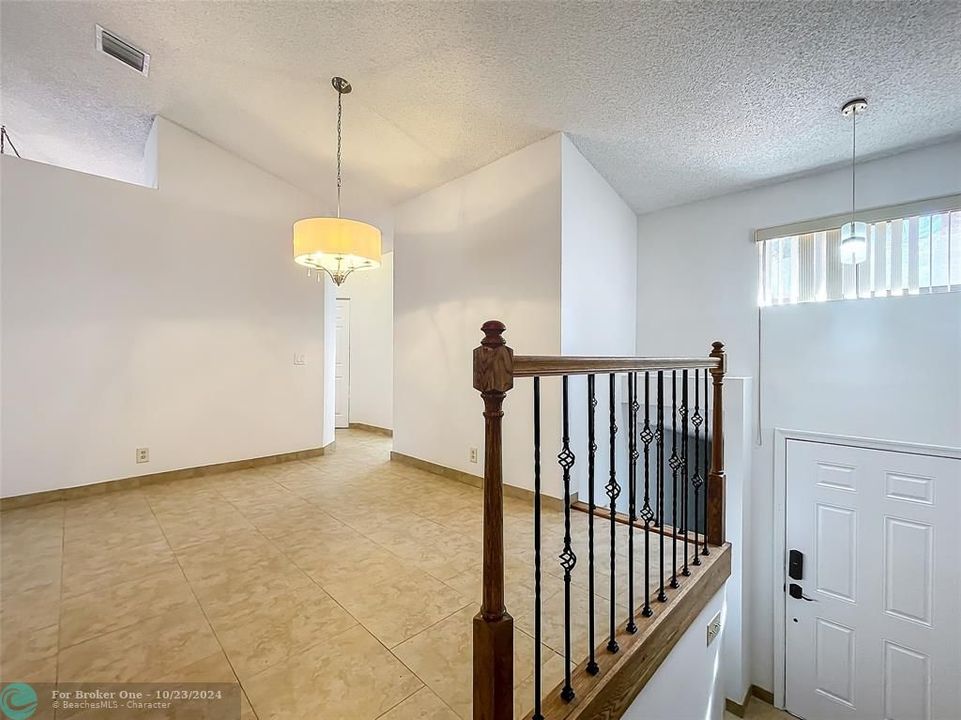 For Sale: $248,990 (2 beds, 2 baths, 996 Square Feet)