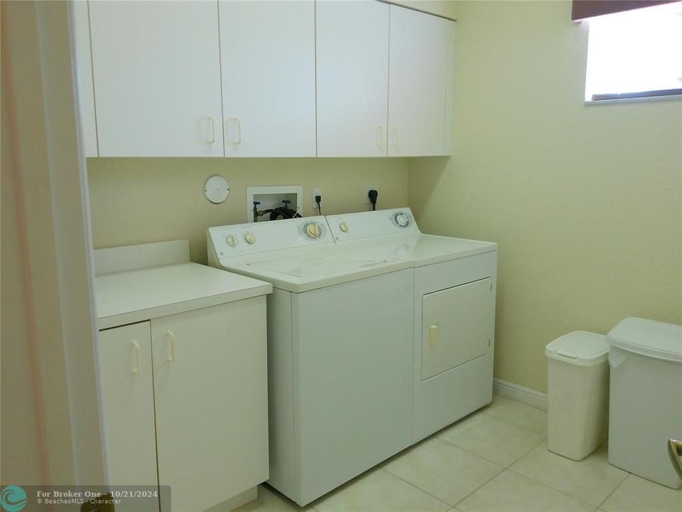 For Sale: $449,900 (3 beds, 2 baths, 2507 Square Feet)