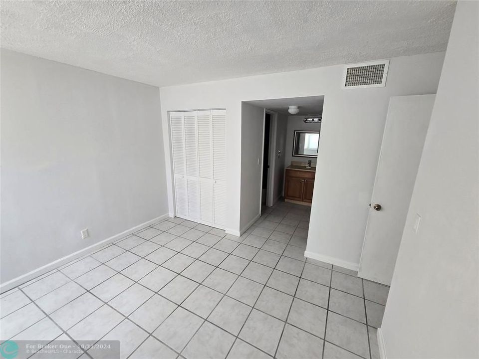 For Sale: $234,900 (2 beds, 2 baths, 965 Square Feet)