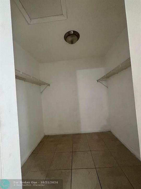 En Venta: $250,000 (3 camas, 2 baños, 1080 Pies cuadrados)