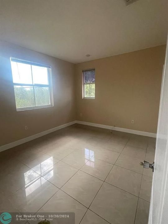 For Rent: $2,200 (3 beds, 2 baths, 1088 Square Feet)