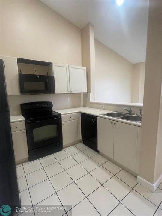 For Rent: $2,200 (3 beds, 2 baths, 1088 Square Feet)