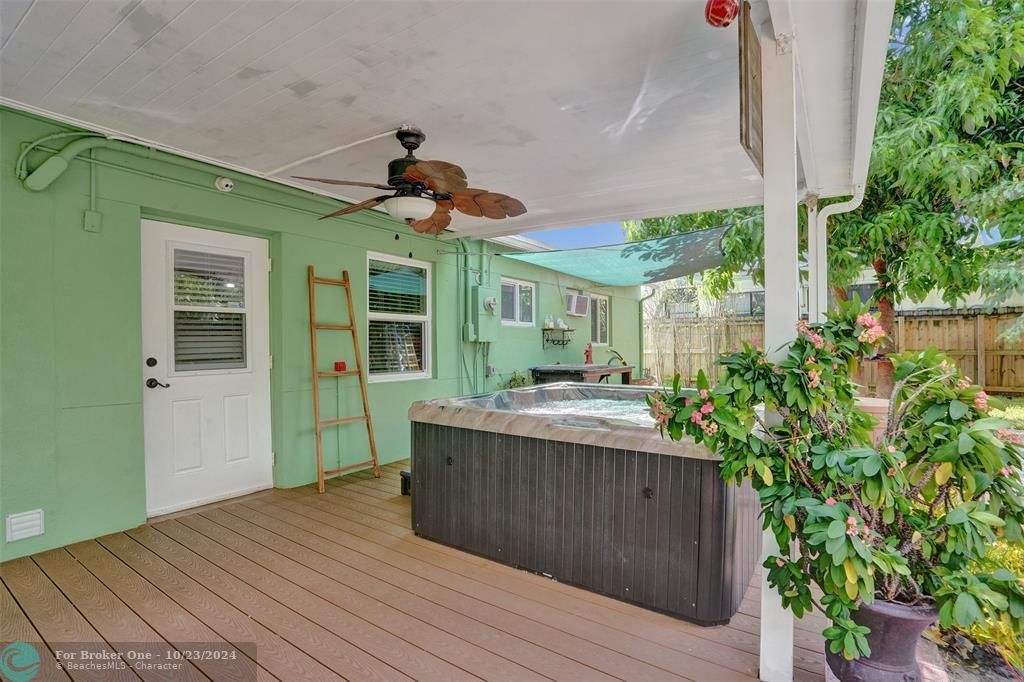 For Sale: $349,000 (2 beds, 1 baths, 804 Square Feet)