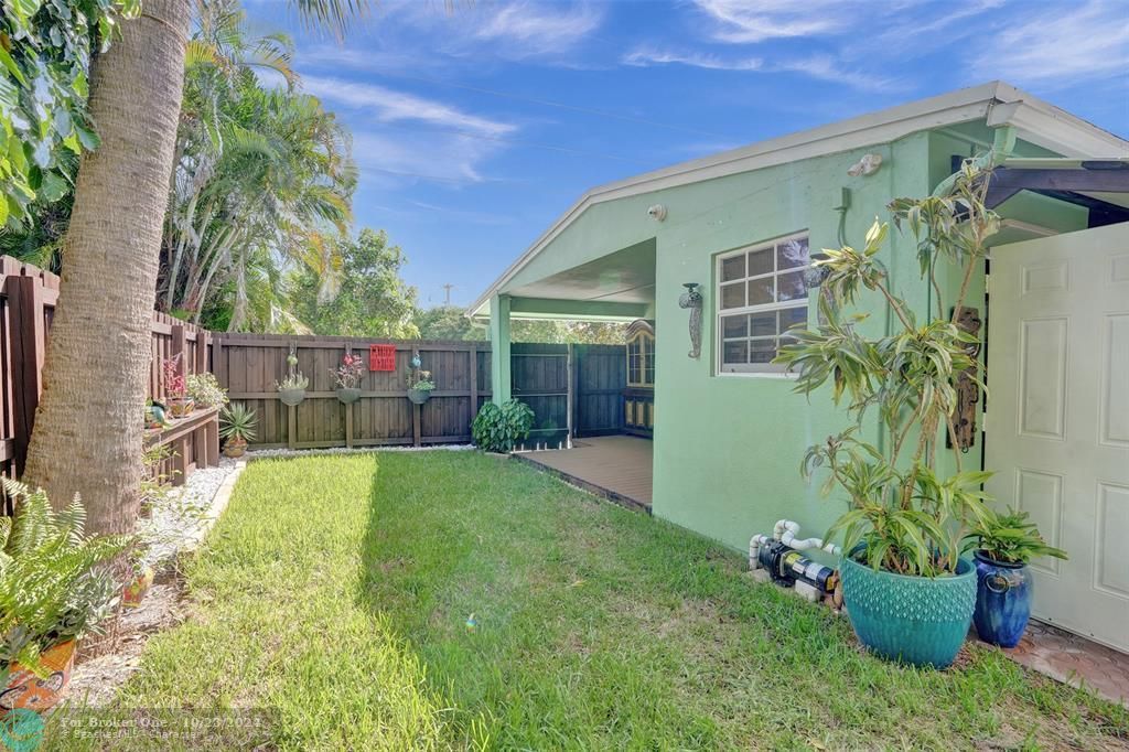 For Sale: $349,000 (2 beds, 1 baths, 804 Square Feet)