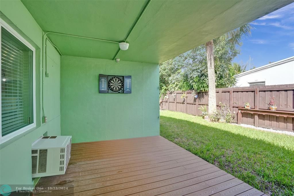 For Sale: $349,000 (2 beds, 1 baths, 804 Square Feet)