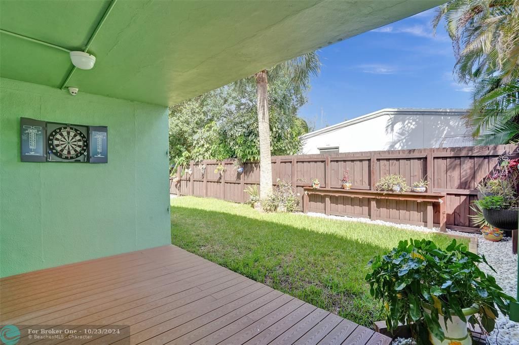 For Sale: $349,000 (2 beds, 1 baths, 804 Square Feet)