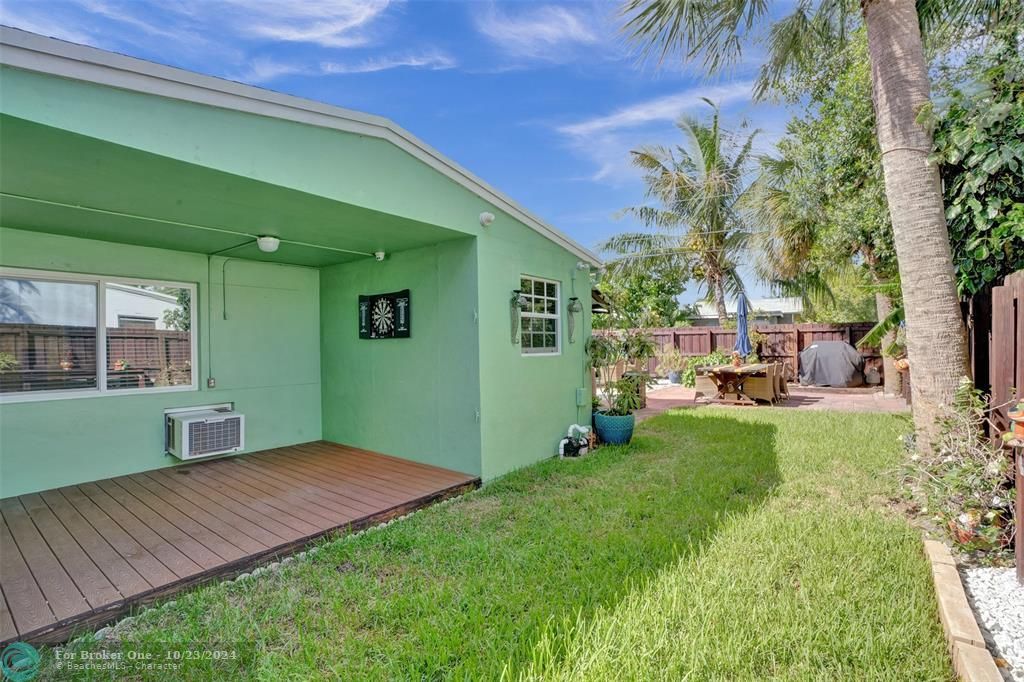 For Sale: $349,000 (2 beds, 1 baths, 804 Square Feet)