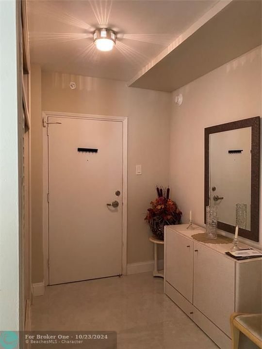 For Sale: $210,000 (1 beds, 1 baths, 800 Square Feet)