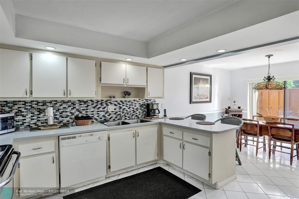 For Sale: $354,900 (2 beds, 2 baths, 1624 Square Feet)