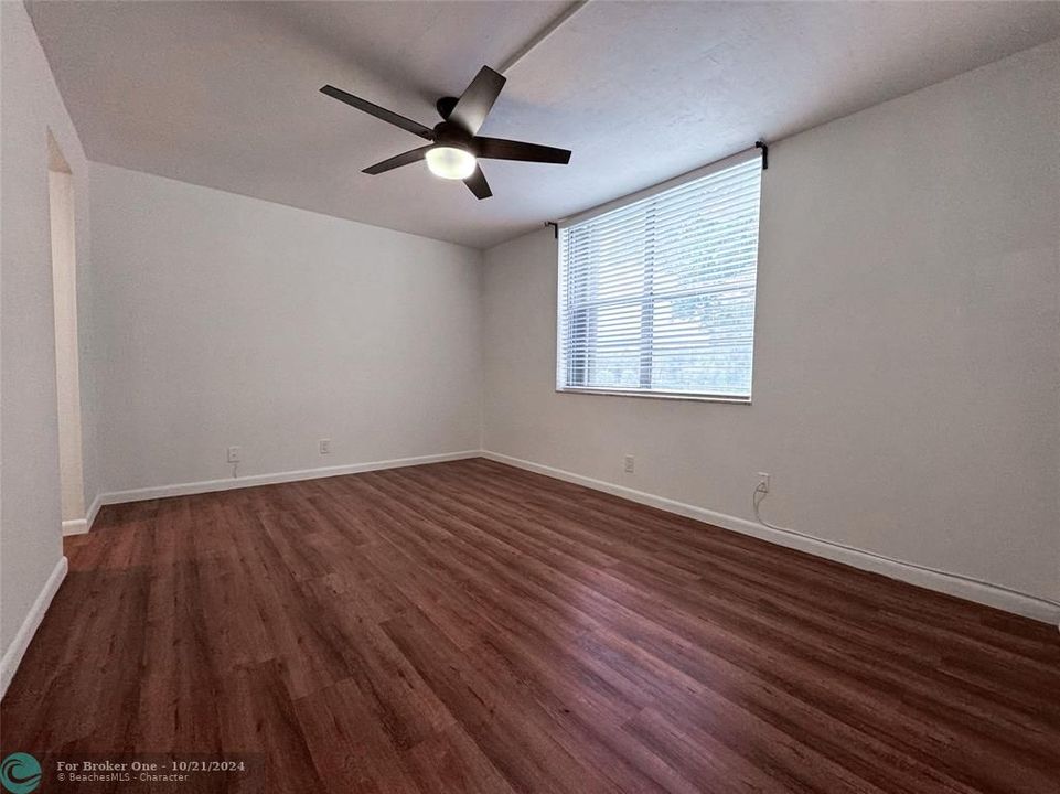 For Sale: $208,000 (2 beds, 2 baths, 980 Square Feet)