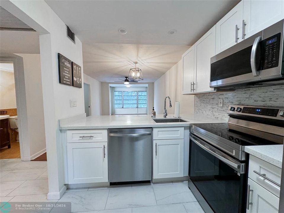 For Sale: $208,000 (2 beds, 2 baths, 980 Square Feet)