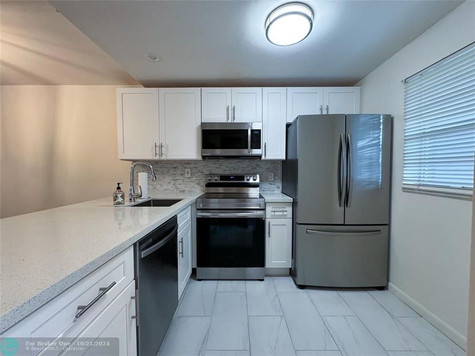 For Sale: $208,000 (2 beds, 2 baths, 980 Square Feet)