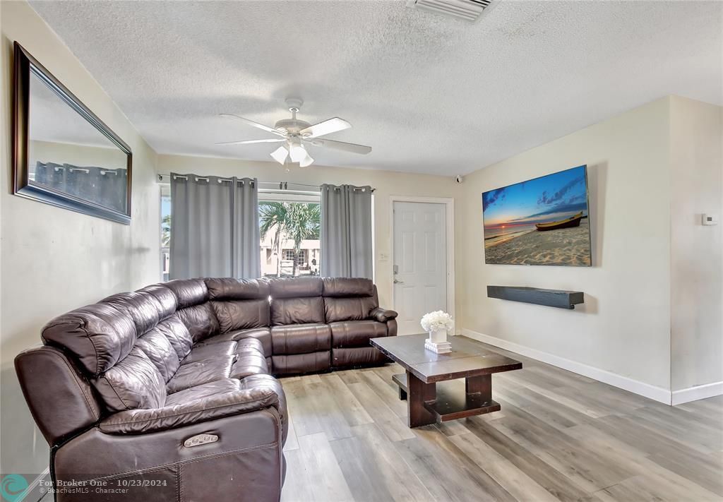 For Sale: $489,900 (3 beds, 2 baths, 1665 Square Feet)