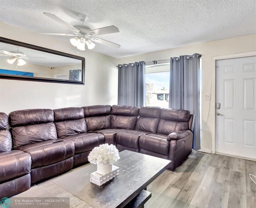 For Sale: $489,900 (3 beds, 2 baths, 1665 Square Feet)