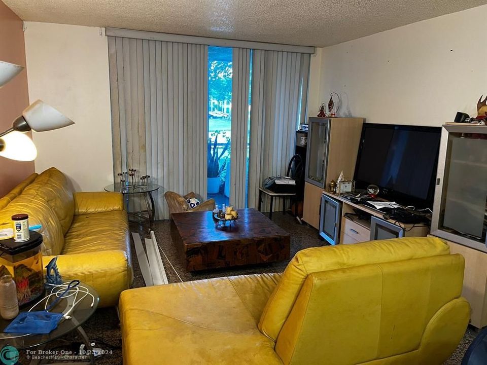 For Sale: $145,000 (2 beds, 2 baths, 1002 Square Feet)