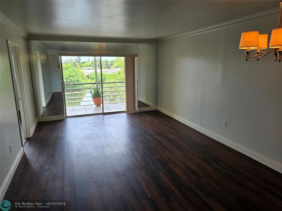 For Sale: $165,000 (2 beds, 2 baths, 850 Square Feet)