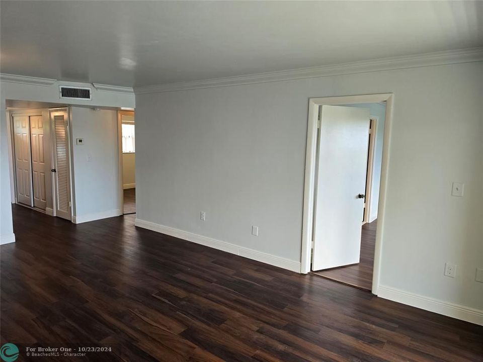 For Sale: $165,000 (2 beds, 2 baths, 850 Square Feet)