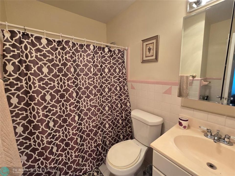 For Sale: $240,000 (2 beds, 2 baths, 763 Square Feet)