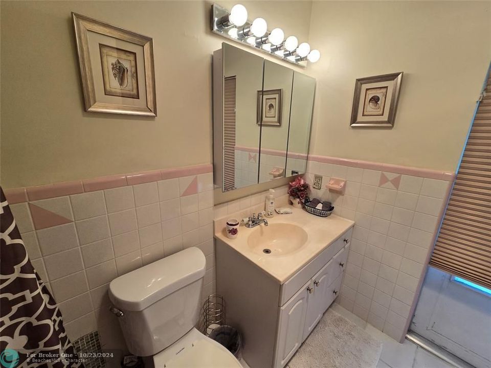 For Sale: $240,000 (2 beds, 2 baths, 763 Square Feet)