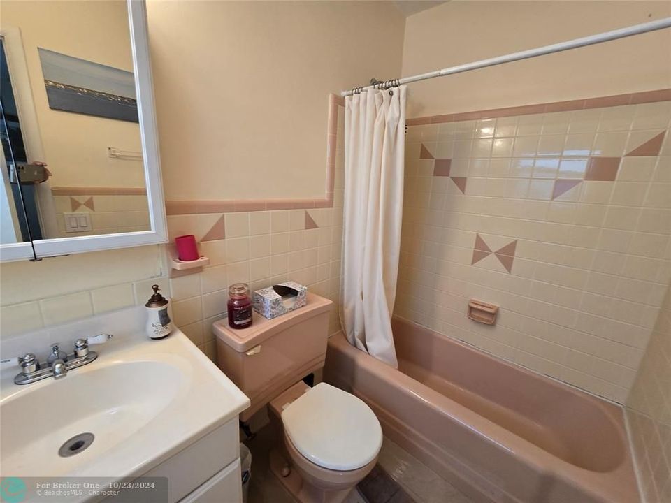 For Sale: $240,000 (2 beds, 2 baths, 763 Square Feet)