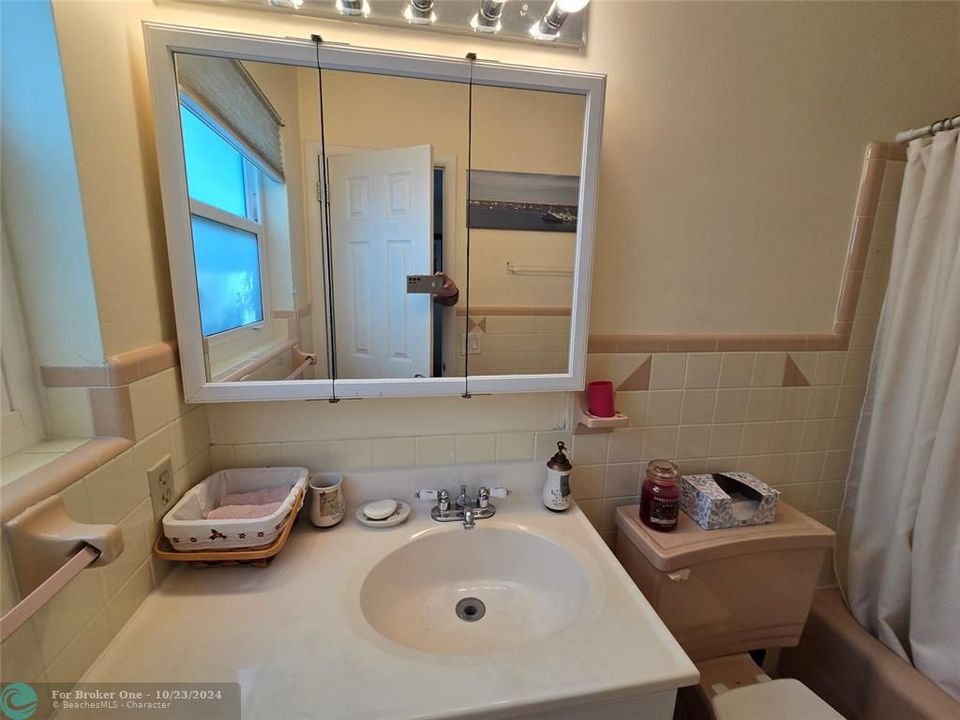 For Sale: $240,000 (2 beds, 2 baths, 763 Square Feet)