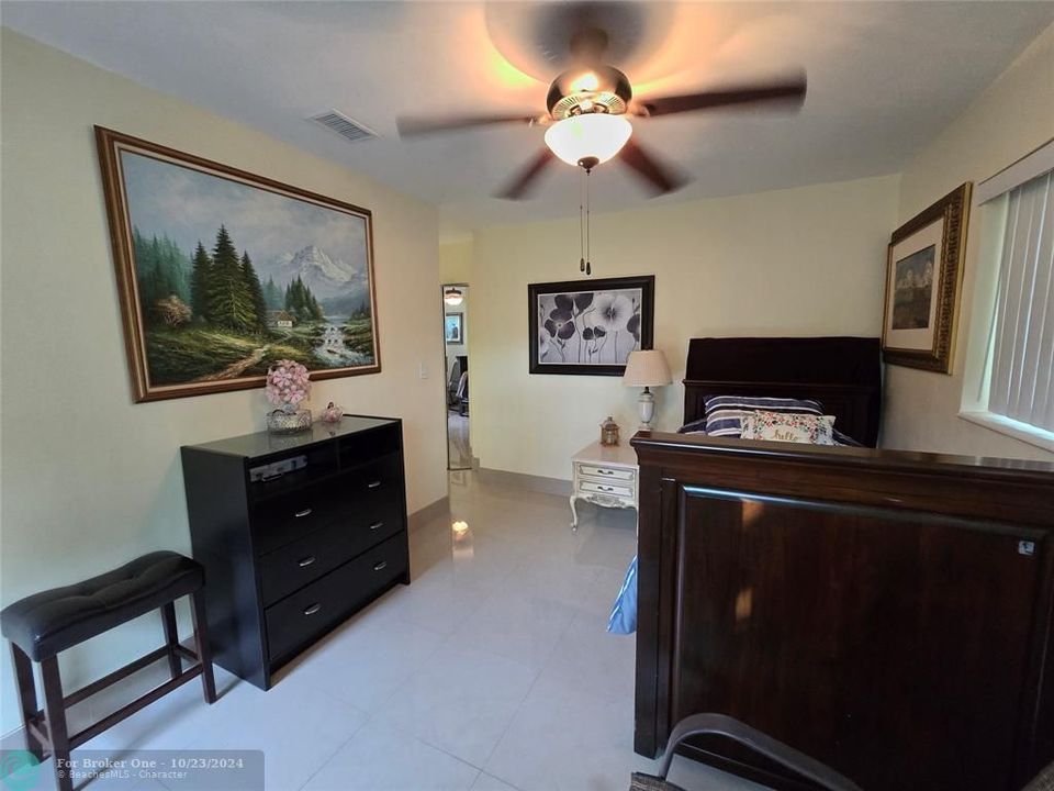 For Sale: $240,000 (2 beds, 2 baths, 763 Square Feet)