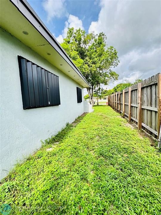 For Sale: $389,000 (4 beds, 2 baths, 1487 Square Feet)