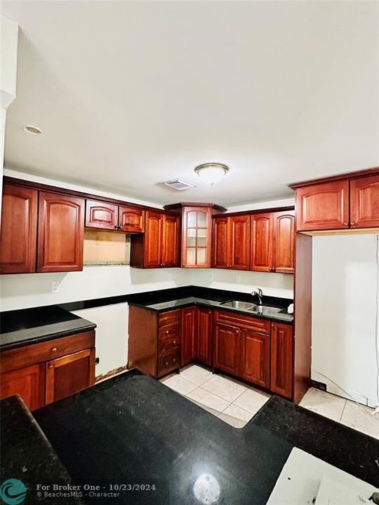 For Sale: $389,000 (4 beds, 2 baths, 1487 Square Feet)