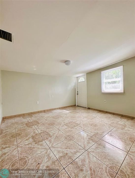 For Sale: $389,000 (4 beds, 2 baths, 1487 Square Feet)