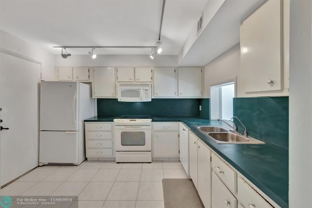 For Sale: $269,990 (3 beds, 2 baths, 1342 Square Feet)