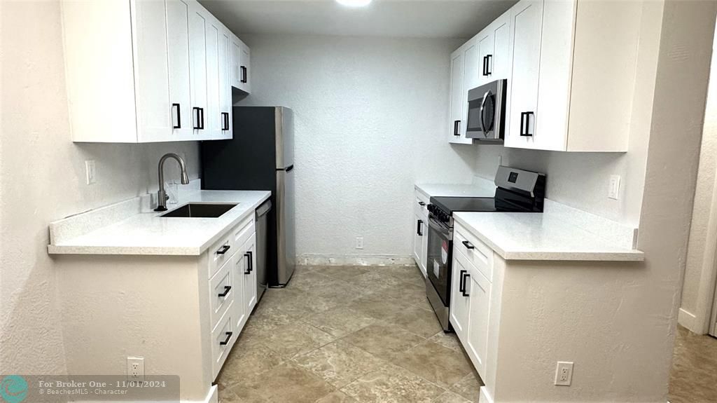 For Rent: $1,775 (1 beds, 1 baths, 765 Square Feet)