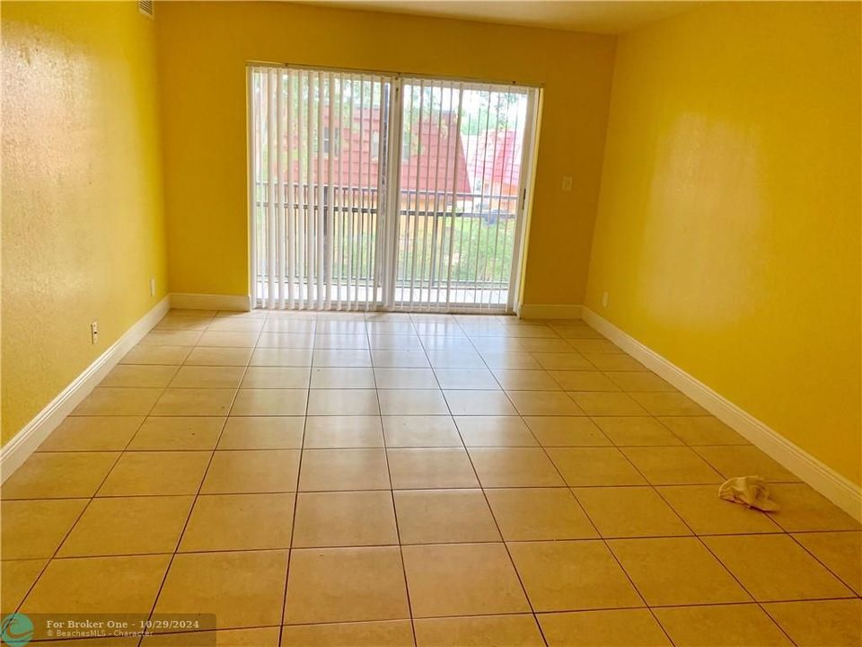 For Sale: $153,500 (1 beds, 1 baths, 840 Square Feet)