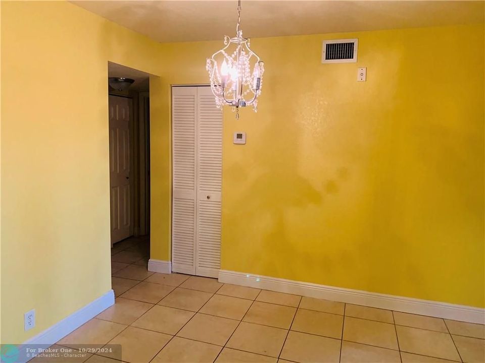 For Sale: $153,500 (1 beds, 1 baths, 840 Square Feet)