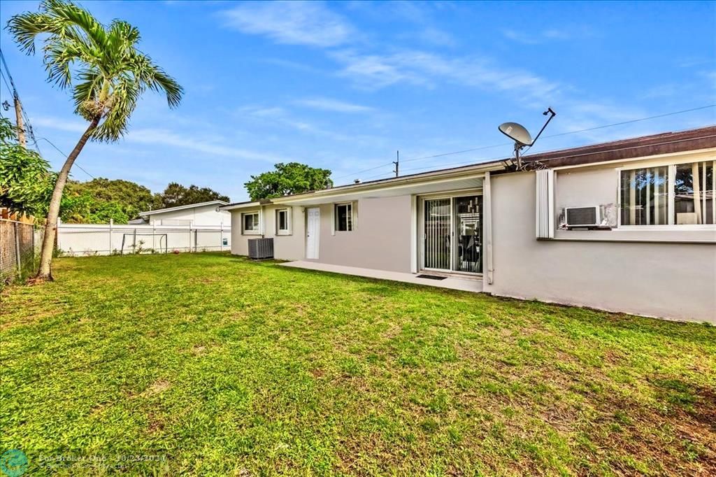 For Sale: $799,000 (4 beds, 2 baths, 1728 Square Feet)