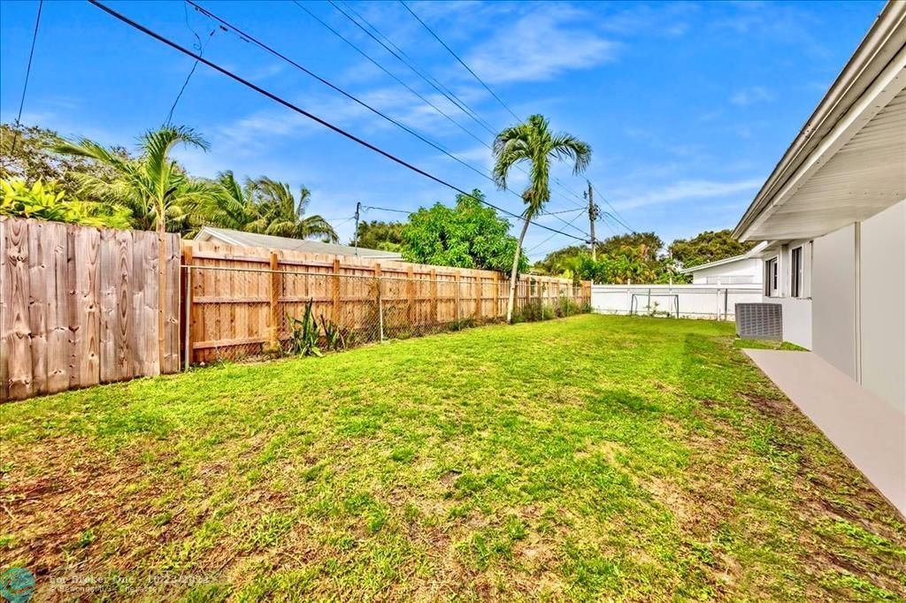 For Sale: $799,000 (4 beds, 2 baths, 1728 Square Feet)