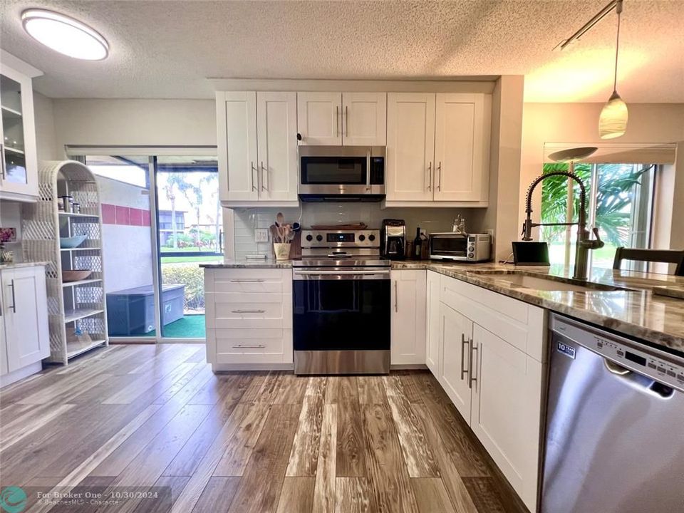 For Sale: $369,000 (3 beds, 2 baths, 1330 Square Feet)