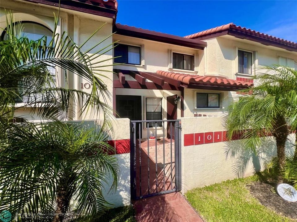 For Sale: $369,000 (3 beds, 2 baths, 1330 Square Feet)