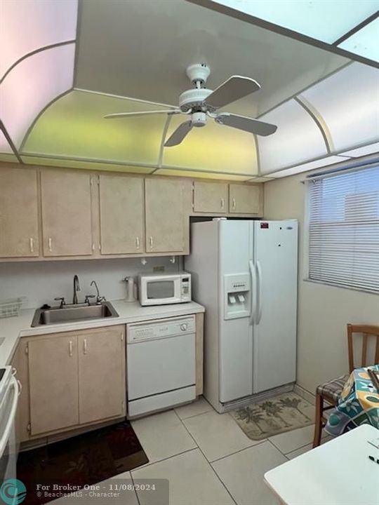 Active With Contract: $78,000 (1 beds, 1 baths, 725 Square Feet)