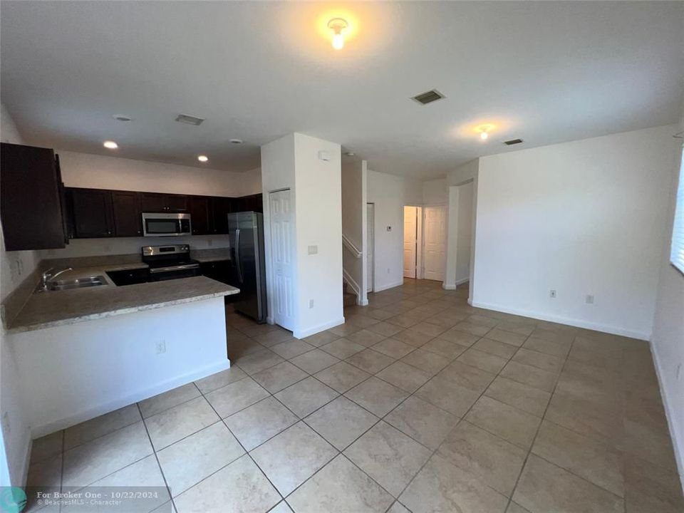 For Sale: $429,900 (4 beds, 2 baths, 1705 Square Feet)